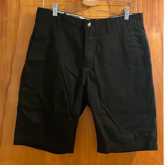 Volcom men’s black shorts - Picture 1 of 2